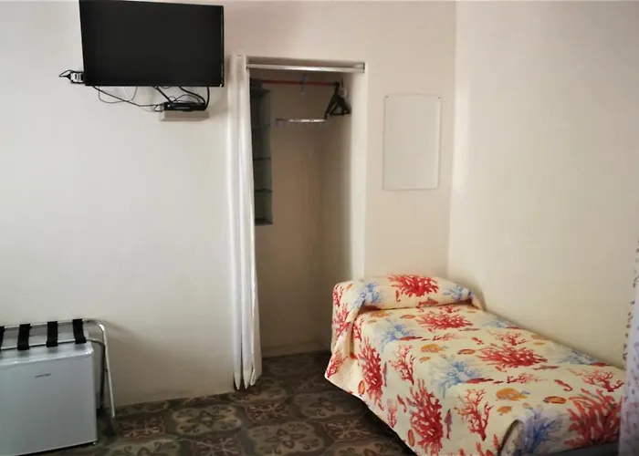 Visitponza - La Casa Di Eolo 蓬扎