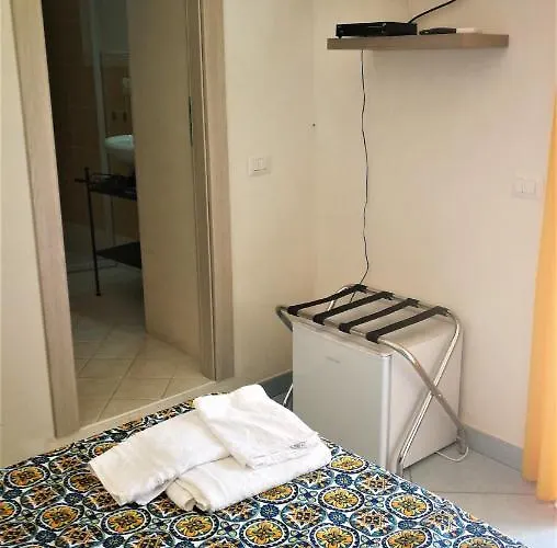 Visitponza - La Casa Di Eolo 蓬扎