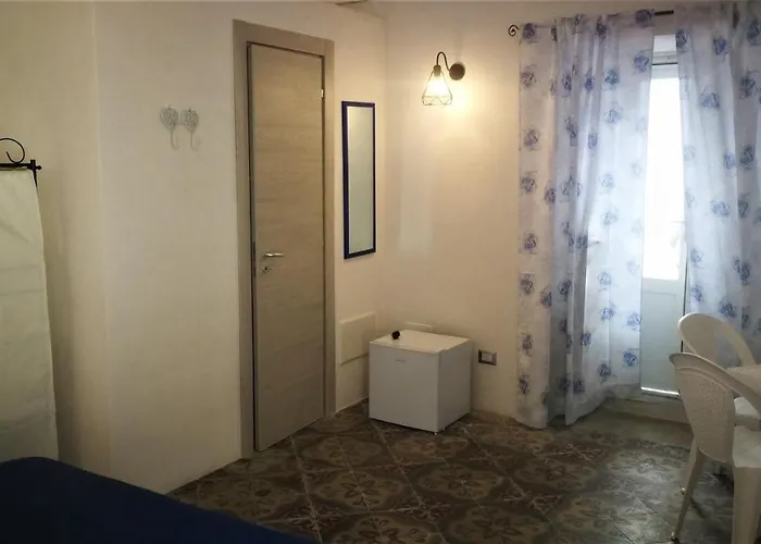 Visitponza - La Casa Di Eolo 蓬扎